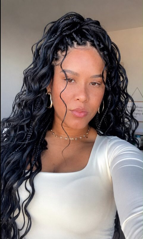 Thays, trancista da Ancestra Braids